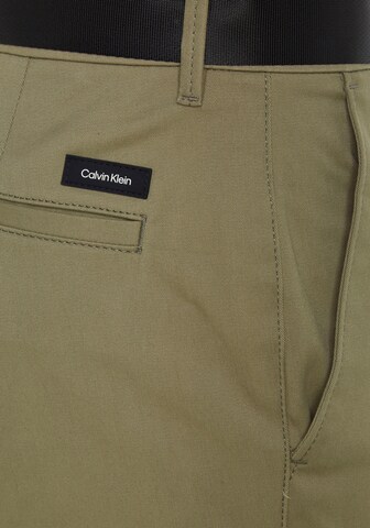 Coupe slim Pantalon chino Calvin Klein en vert