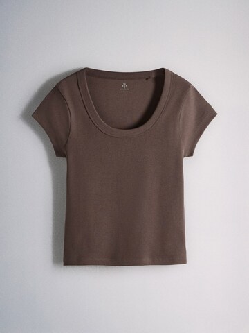 The Set T-Shirt in Braun