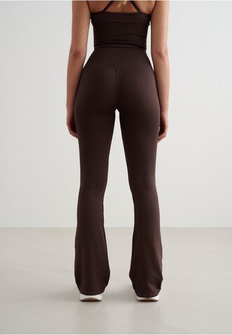 Flared Leggings di Aim'n in marrone