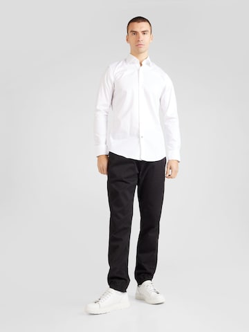 Coupe slim Chemise 'Hank' BOSS en blanc