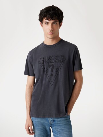 GUESS T-Shirt in Schwarz: Vorderseite