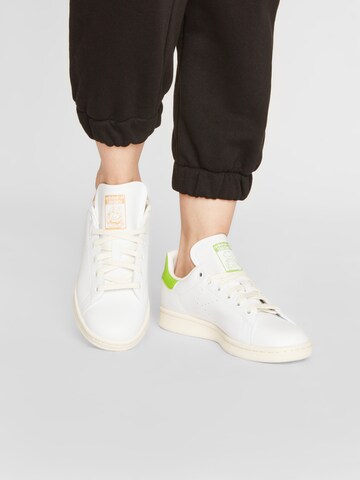 Baskets basses 'STAN SMITH' ADIDAS ORIGINALS en blanc : devant