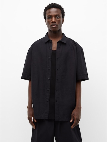 Pull&Bear Comfort fit Button Up Shirt in Black: front