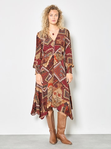 Apricot - Vestido en rojo: frente