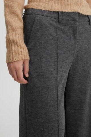 Wide leg Pantaloni con piega frontale 'KATE' di ICHI in grigio