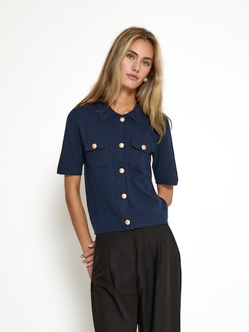 Peppercorn Gebreid vest 'Kaylee' in Blauw: voorkant