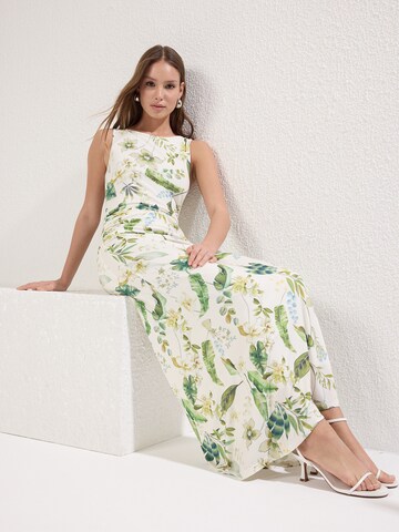 Trendyol Платье в Бежевый