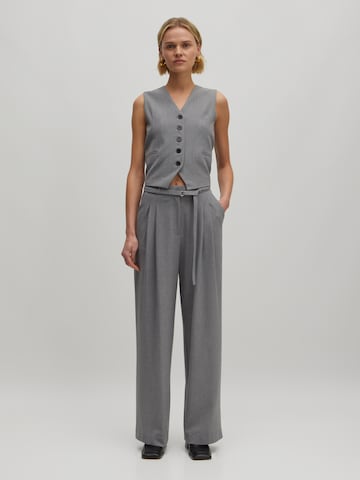 EDITED Wide leg Trousers 'Elna' in Grey