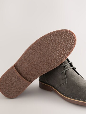 Botine Chukka de la Next pe gri