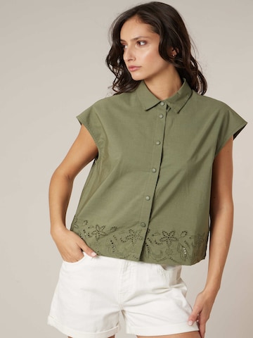 Chemisier 'Lordia' Deeluxe en vert : devant