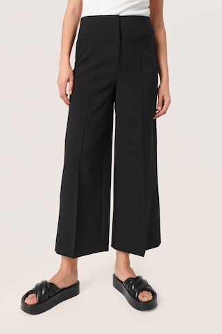 SOAKED IN LUXURY Regular Pleated Pants 'Corinne' in Black: front