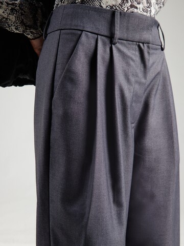 ABOUT YOU Loose fit Pleat-front trousers 'Elisabeth' in Grey