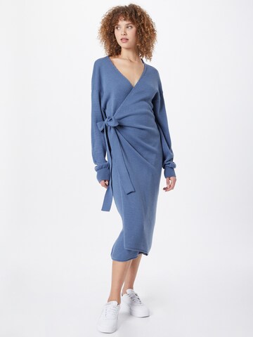 In The Style Knitted dress 'BILLIE & SUZIE' in Blue: front