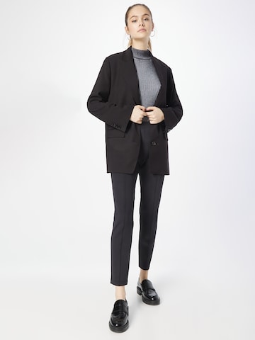 Marc Cain Slim fit Pleated Pants in Black