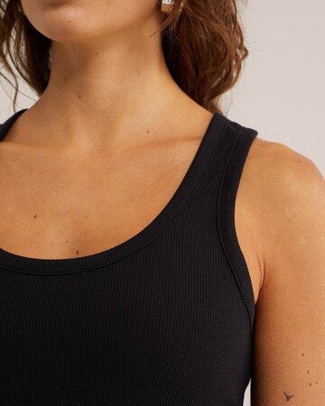 WE Fashion - Top en negro