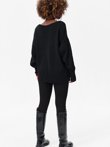 Blue Shadow Pullover‌‌‌ in Schwarz