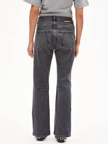 ARMEDANGELS Flared Jeans 'VELAARI' in Black