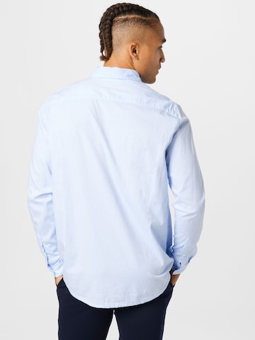 AMERICAN VINTAGE جينز مضبوط قميص 'CHEMISE' بلون أزرق