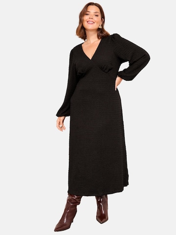 Friends Like These Рокля в черно: отпред