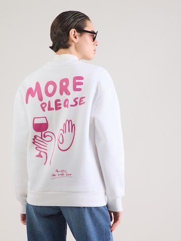 Sublevel Sweatshirt in White: front