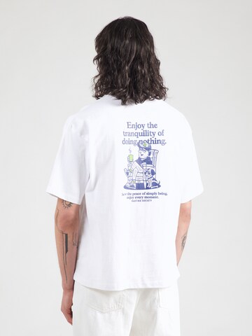 T-Shirt 'DOING NOTHING' Kaotiko en blanc : devant