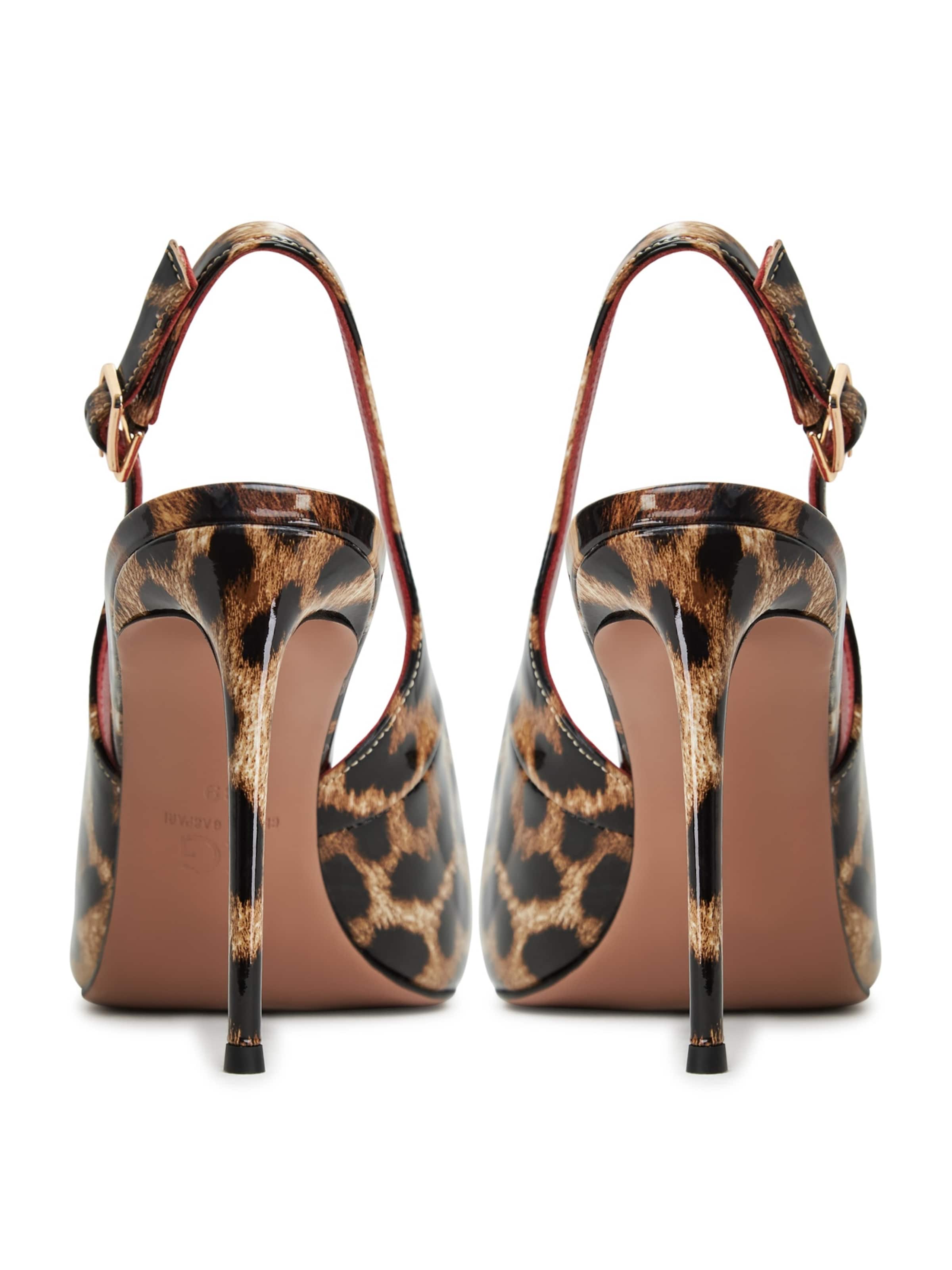 CESARE GASPARI Pumps in Brown