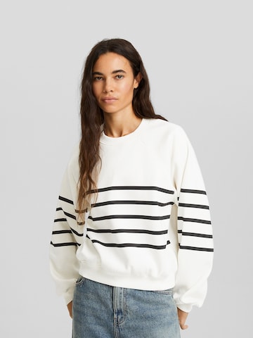 Sweat-shirt Bershka en blanc : devant