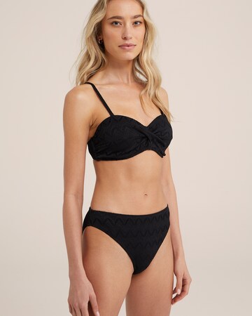 WE Fashion Bikinibroek in Zwart