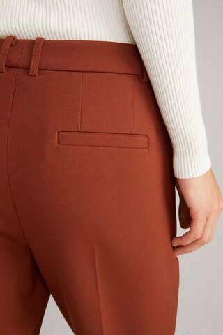 Coupe slim Pantalon à plis JOOP! en marron