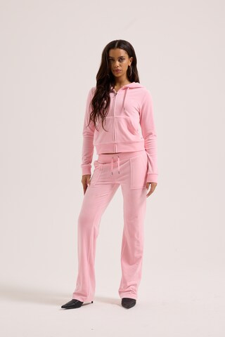 Juicy Couture Petite Flared Παντελόνι 'DEL RAY' σε ροζ: μπροστά