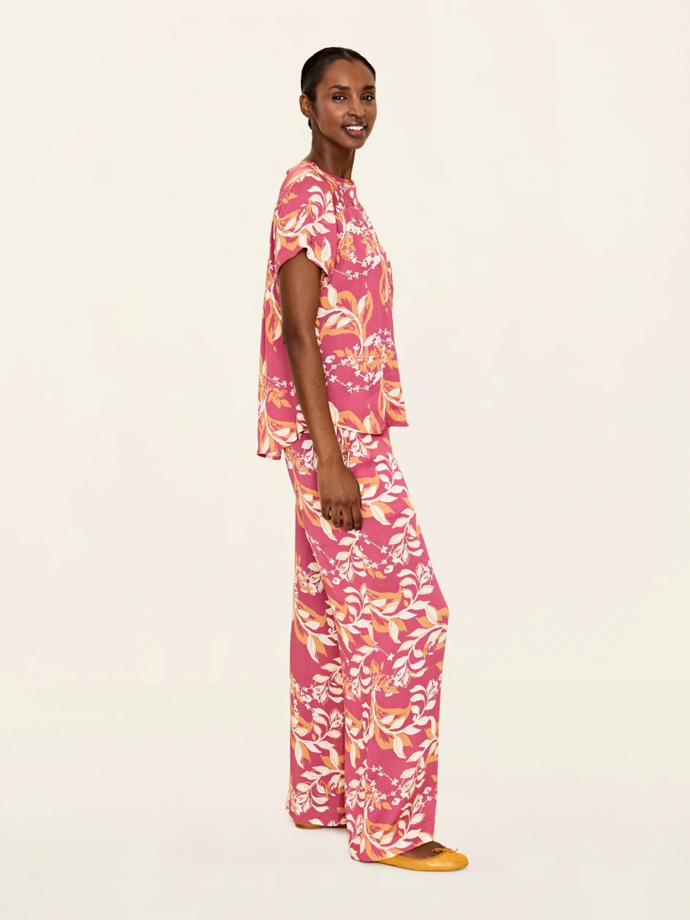 Odd Molly Loose fit Pants ' Frizzante ' in Beige, Pink | ABOUT YOU
