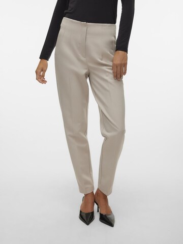 Effilé Pantalon à plis 'VMLINA' VERO MODA en gris