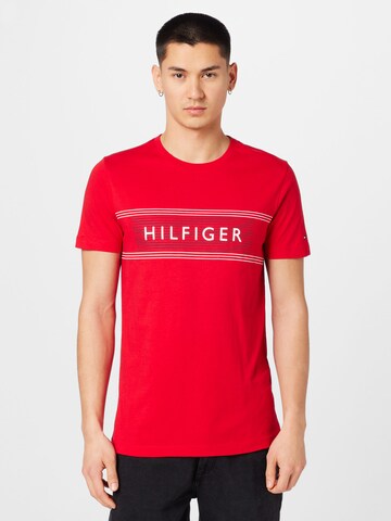 TOMMY HILFIGER Тениска в червено: отпред