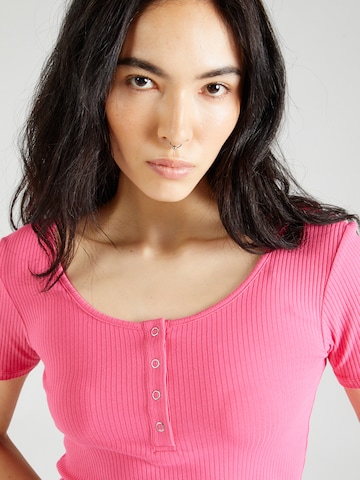 PIECES - Camiseta 'Kitte' en rosa