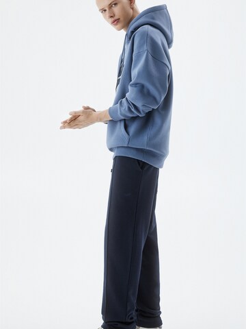 Pull&Bear Normalny krój Spodnie w kolorze niebieski