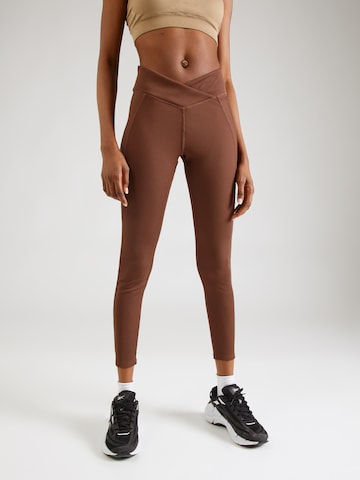 Reebok - Skinny Pantalón deportivo 'STUDIO' en marrón: frente