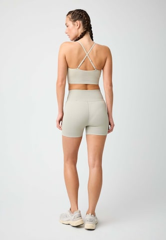 OCEANSAPART - Skinny Pantalón deportivo 'Maya' en gris