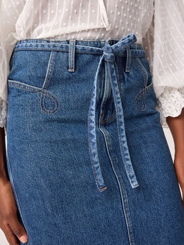 Next Rok in Blauw