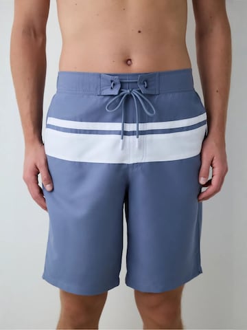 Penti Badeshorts 'PENTI Gentleman Gestreifte Lange Badeshorts'‌‌‌ in Mischfarben: Vorderseite