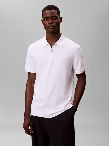 T-Shirt Calvin Klein en blanc : devant
