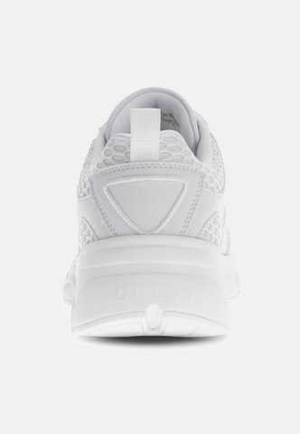 Sneaker bassa 'INDYE' di GUESS in bianco