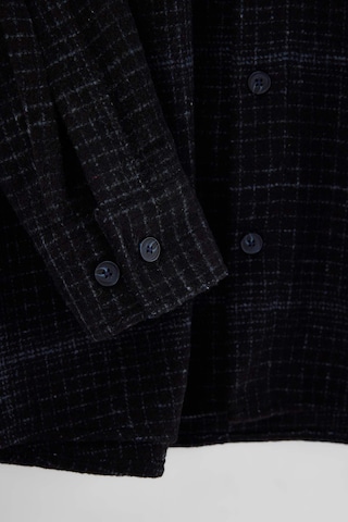 Trendyol Regular fit Button Up Shirt in Black