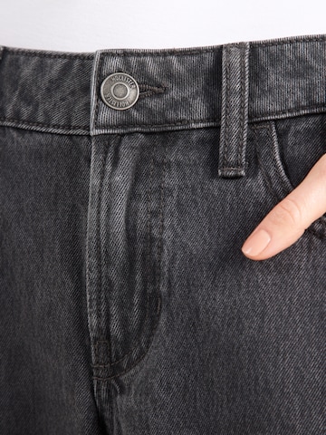 HOLLISTER - Loosefit Vaquero en negro