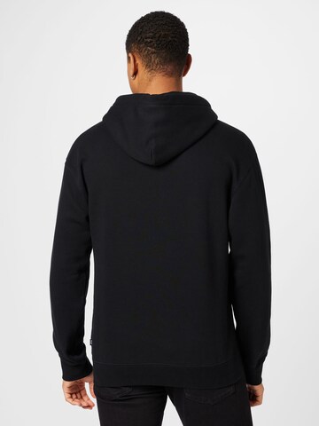 HUFSweater majica 'THREE HUNDRED' - crna boja