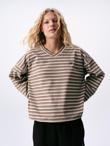 self. Shirt in Braun: Vorderseite