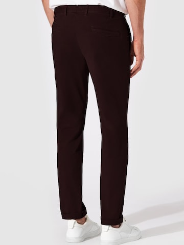 Hiltl Slim fit Chino Pants 'Tavi - Casual Gabardine' in Red