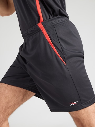 Reebok Štandardný strih Športové nohavice - Čierna