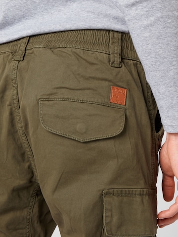 ALPHA INDUSTRIES - Tapered Calças cargo 'Airman' em verde