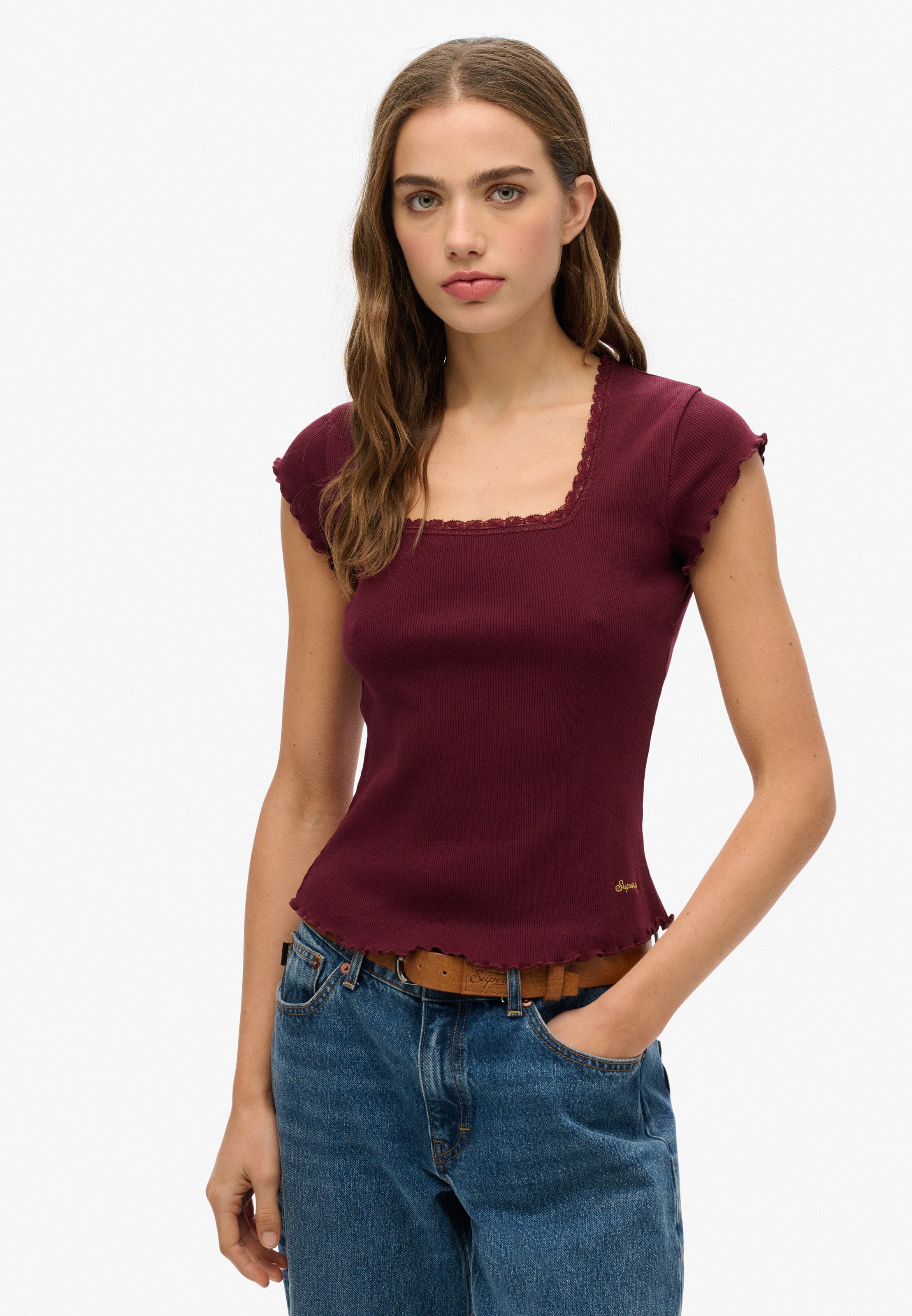 T-shirt 'Essential' Superdry en rouge : devant