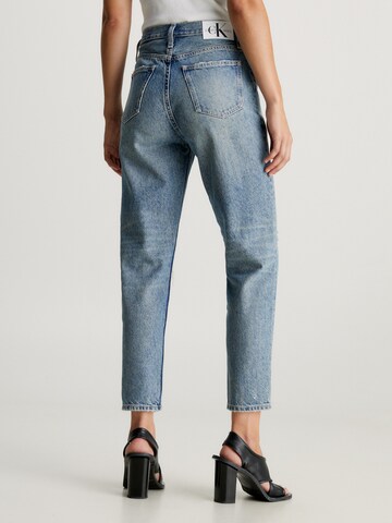 Calvin Klein Jeans Regular Jeans 'MOM Jeans' in Blauw